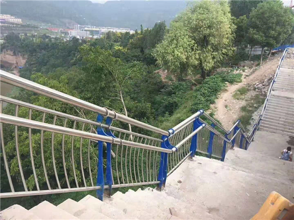 扬州不锈钢复合管护栏的特点与优势