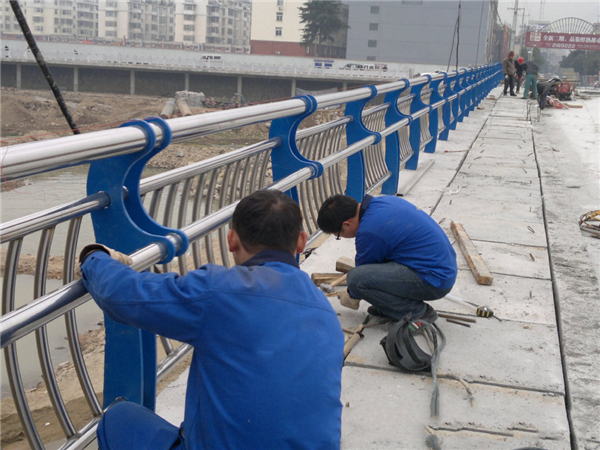 扬州不锈钢河道护栏的特性及其在城市景观中的应用