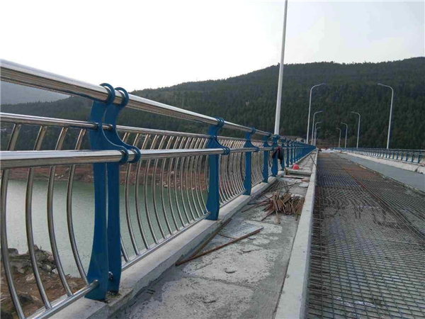 扬州不锈钢桥梁护栏防腐措施的重要性及实施策略