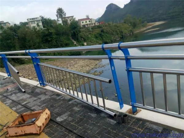 扬州不锈钢复合管护栏是一种卓越的防护材料